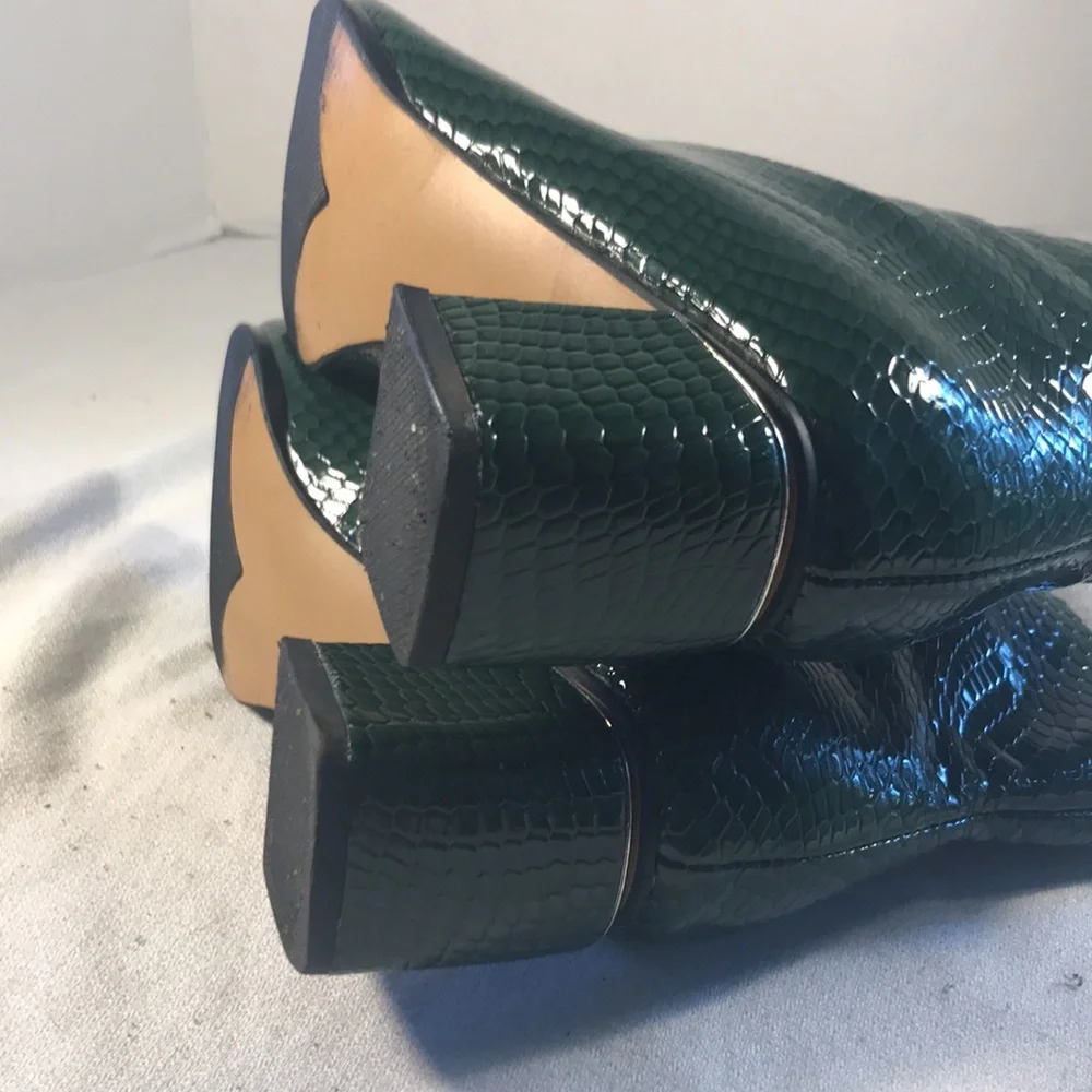 Women’s Green Reptile Textured Patent Leather Front Zipper Pointy Toe Ankle Boot